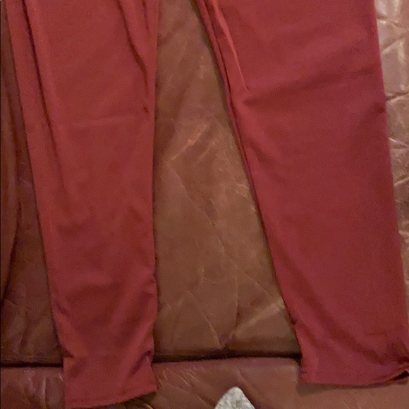 Stretchy burgundy leggings - Picture 2 of 5
